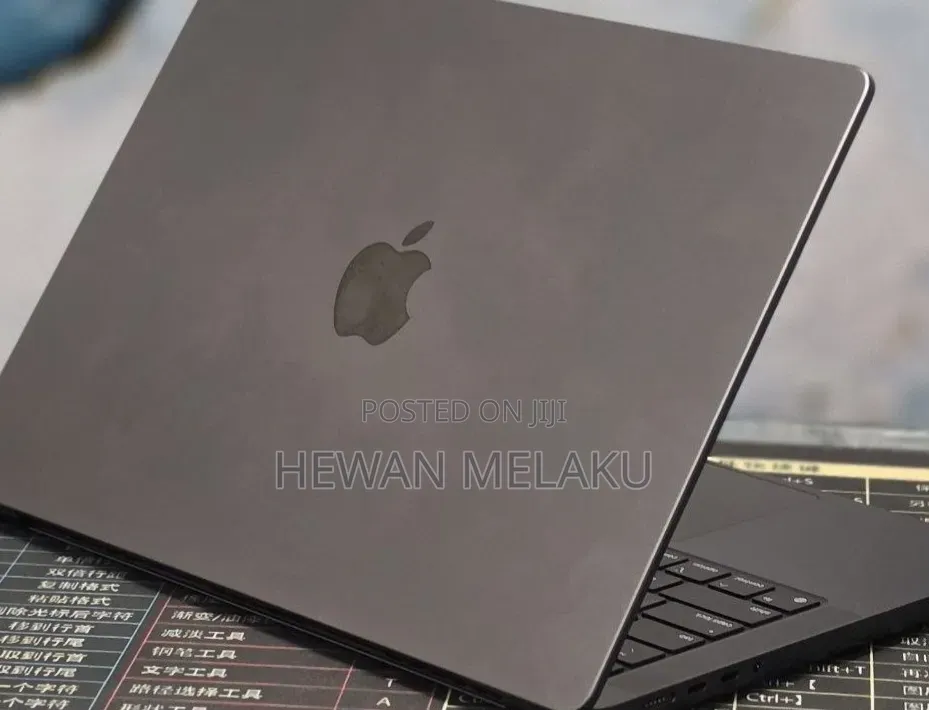 New Laptop Apple MacBook Pro 2024 M4 16GB Apple M4 Pro SSD 512GB