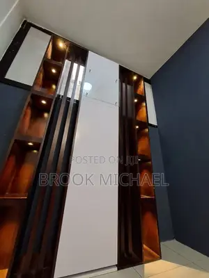 የቢሮ ሼልፍ / መደርደርያ OAK Wood
ሎጎ መለጠፍያ ቦታ ያለው