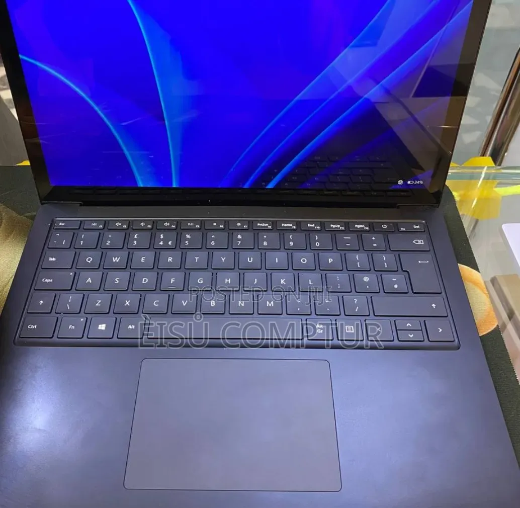 New Laptop Microsoft Surface 16GB Intel Core i7 SSD 512GB