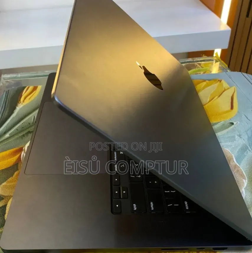 New Laptop Apple MacBook Pro 2021 M1 16GB Apple M1 Pro SSD 512GB
