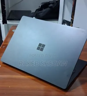 New Laptop Microsoft Surface 16GB Intel Core i7 SSD 512GB