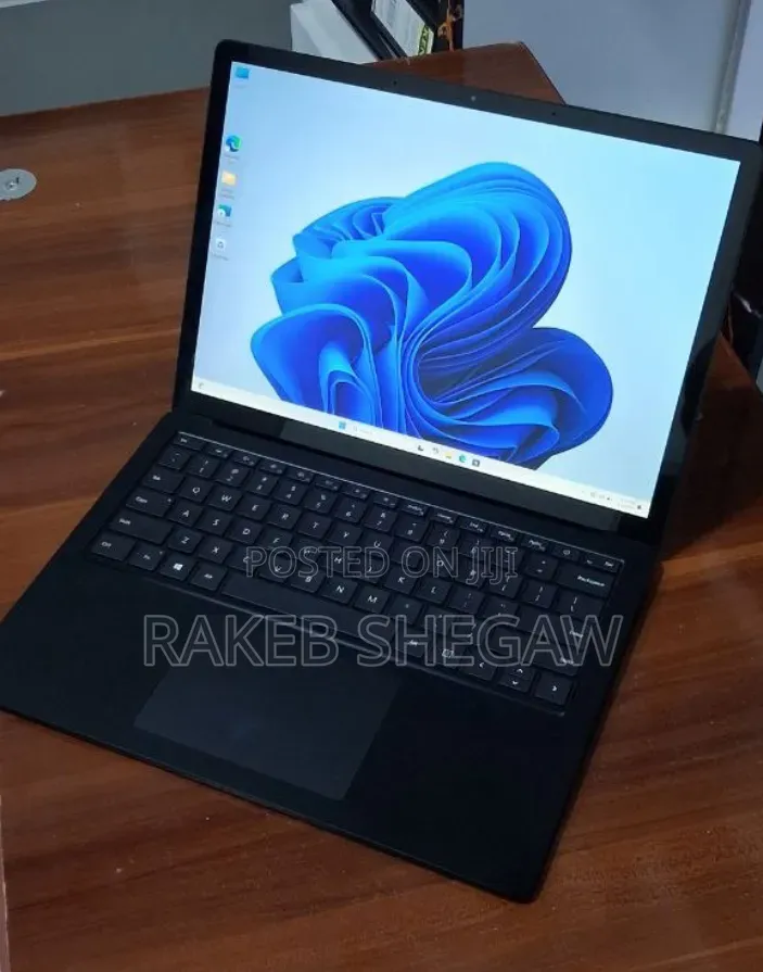 New Laptop Microsoft Surface 16GB Intel Core i7 SSD 512GB