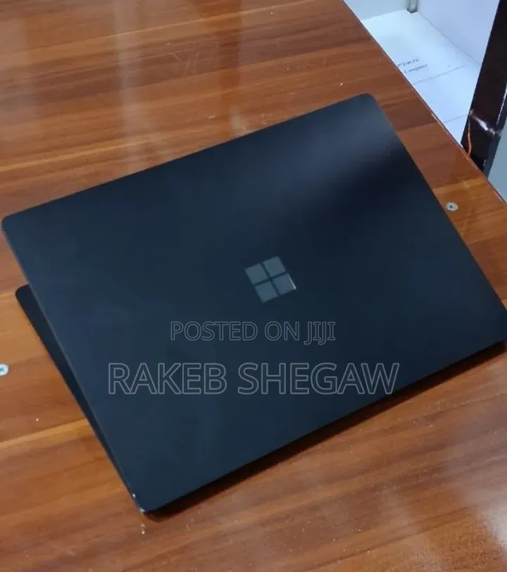 New Laptop Microsoft Surface 16GB Intel Core i7 SSD 512GB
