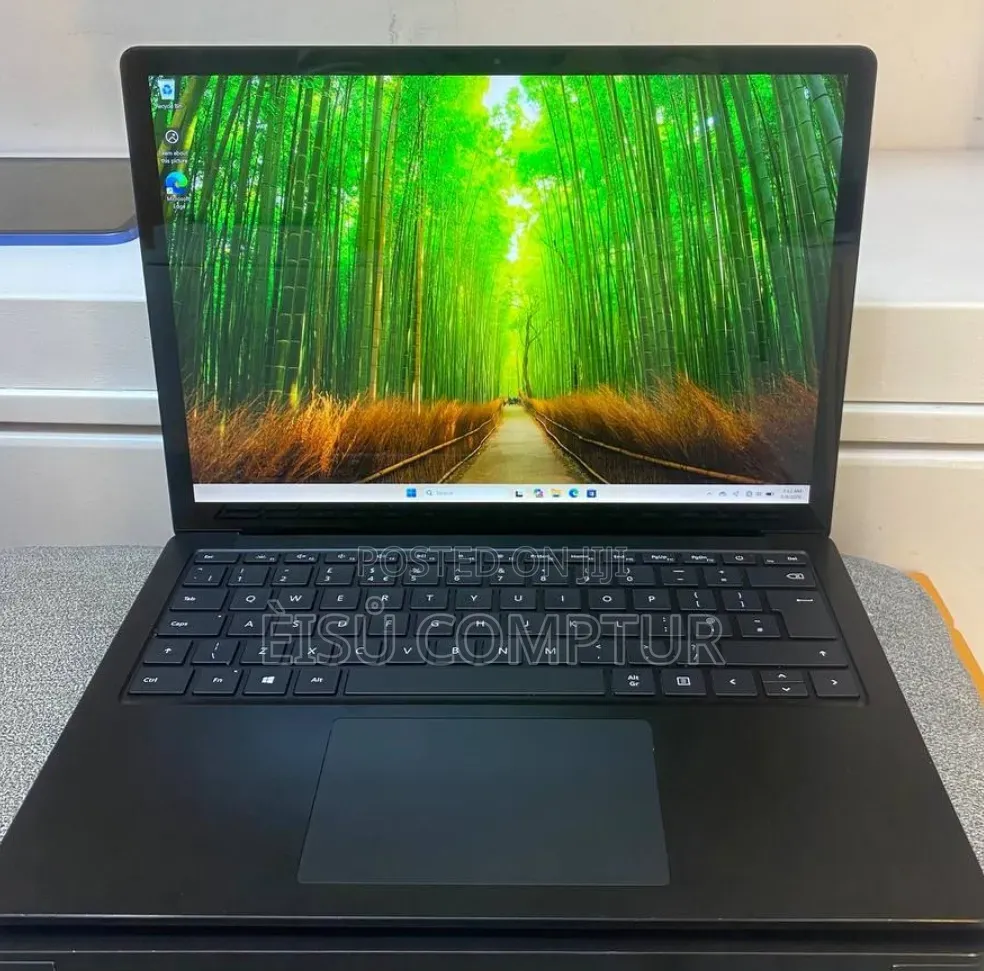 New Laptop Microsoft Surface 16GB Intel Core i7 SSD 512GB