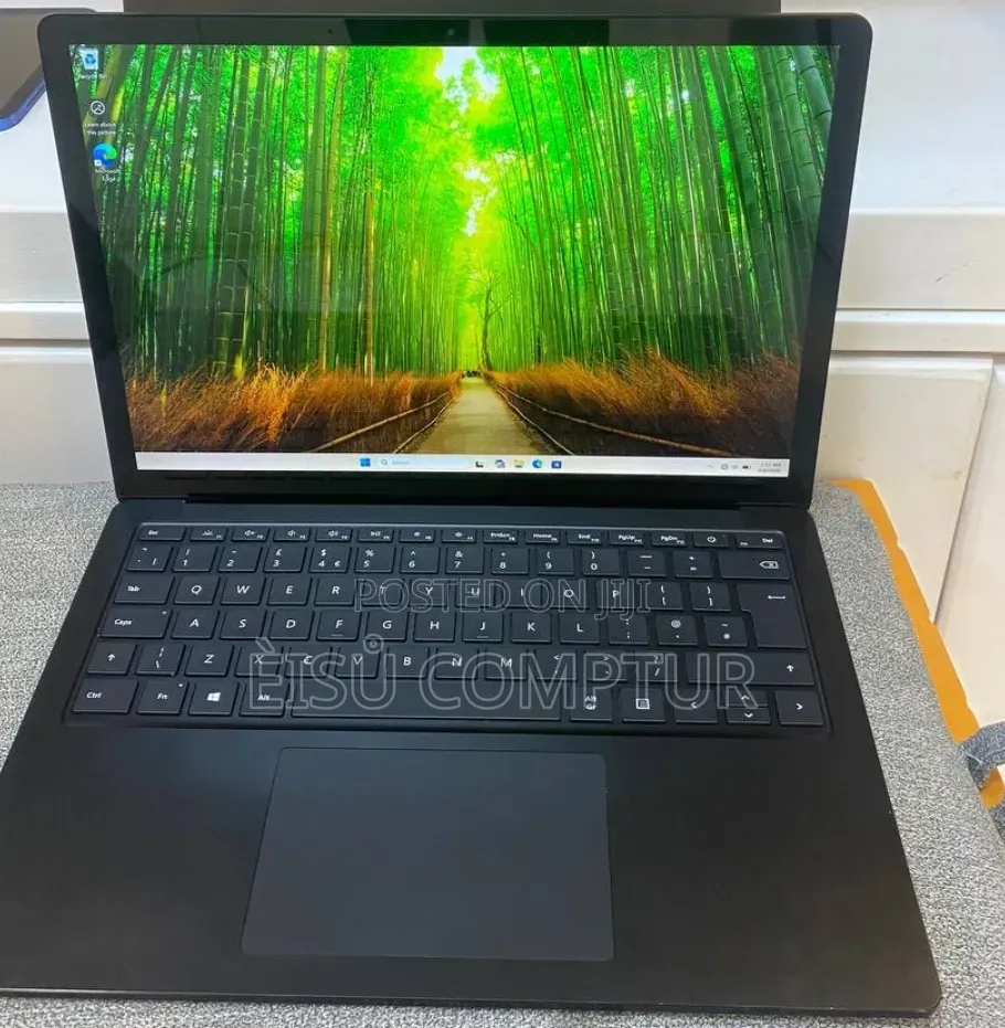 New Laptop Microsoft Surface 16GB Intel Core i7 SSD 512GB