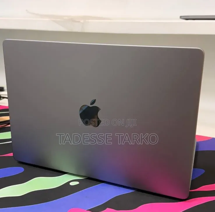 New Laptop Apple MacBook Pro 2023 M3 8GB Apple M3 Pro SSD 512GB