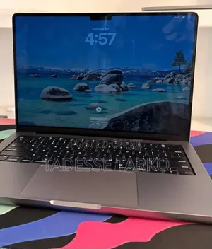 New Laptop Apple MacBook Pro 2023 M3 8GB Apple M3 Pro SSD 512GB