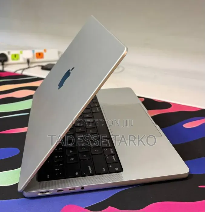 New Laptop Apple MacBook Pro 2021 M1 16GB Apple M1 Pro SSD 512GB
