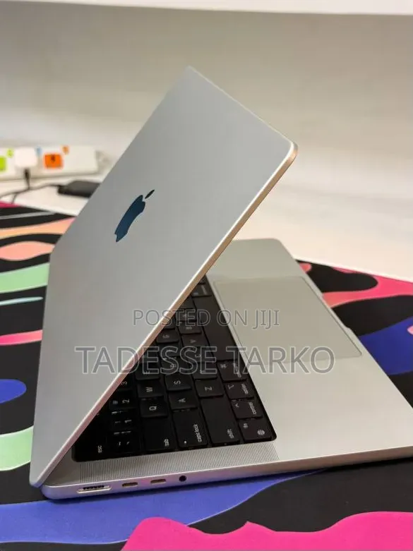 New Laptop Apple MacBook Pro 2021 M1 16GB Apple M1 Pro SSD 512GB