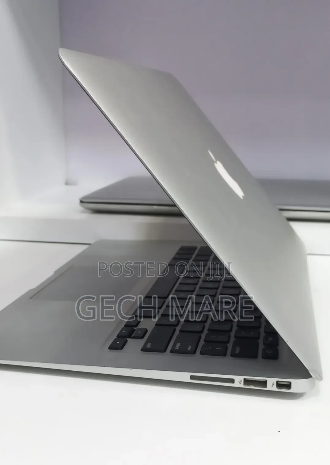 New Laptop Apple MacBook Pro 2021 M1 8GB Intel Core i7 SSD 128GB