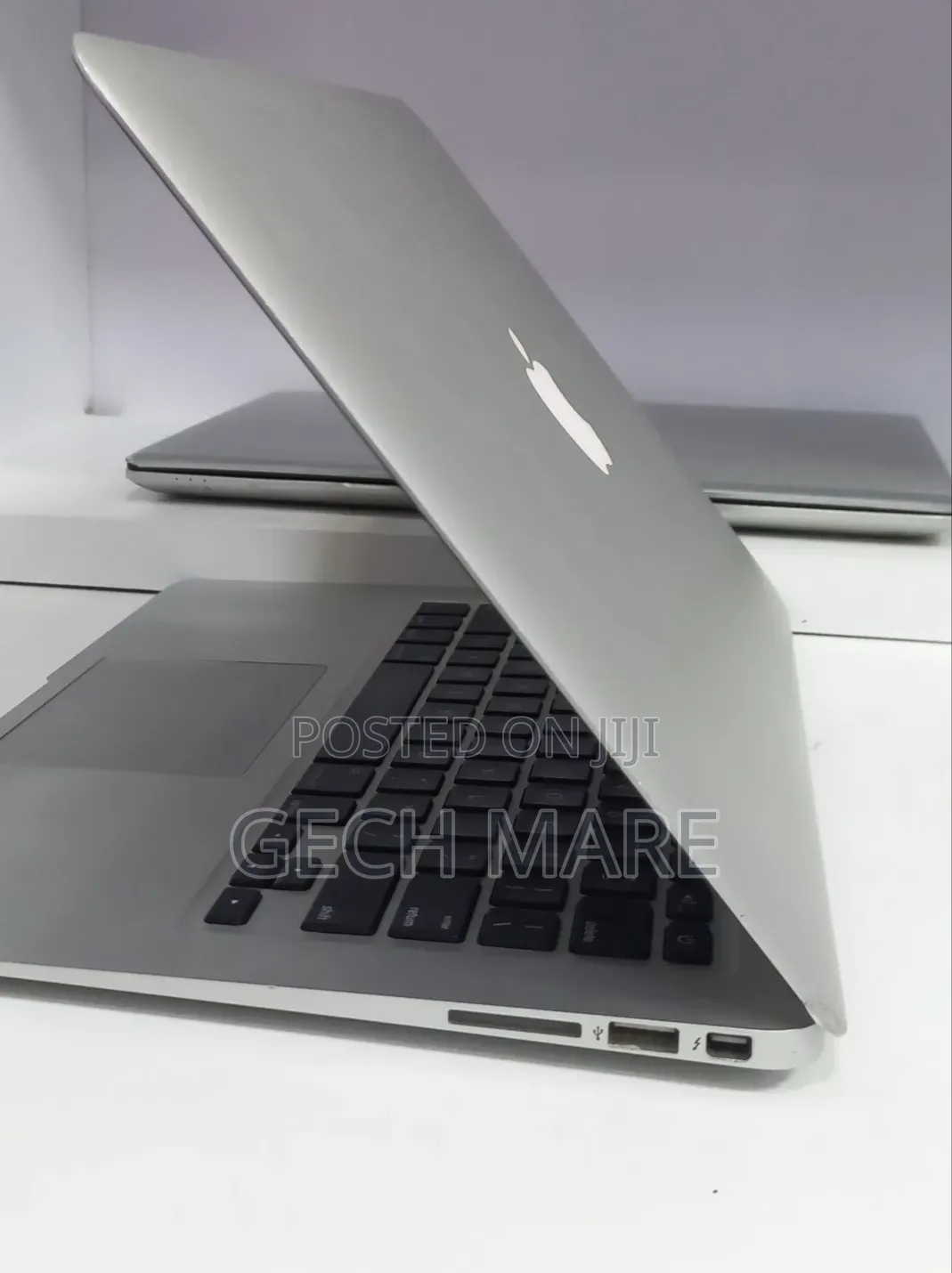 New Laptop Apple MacBook Pro 2021 M1 8GB Intel Core i7 SSD 128GB