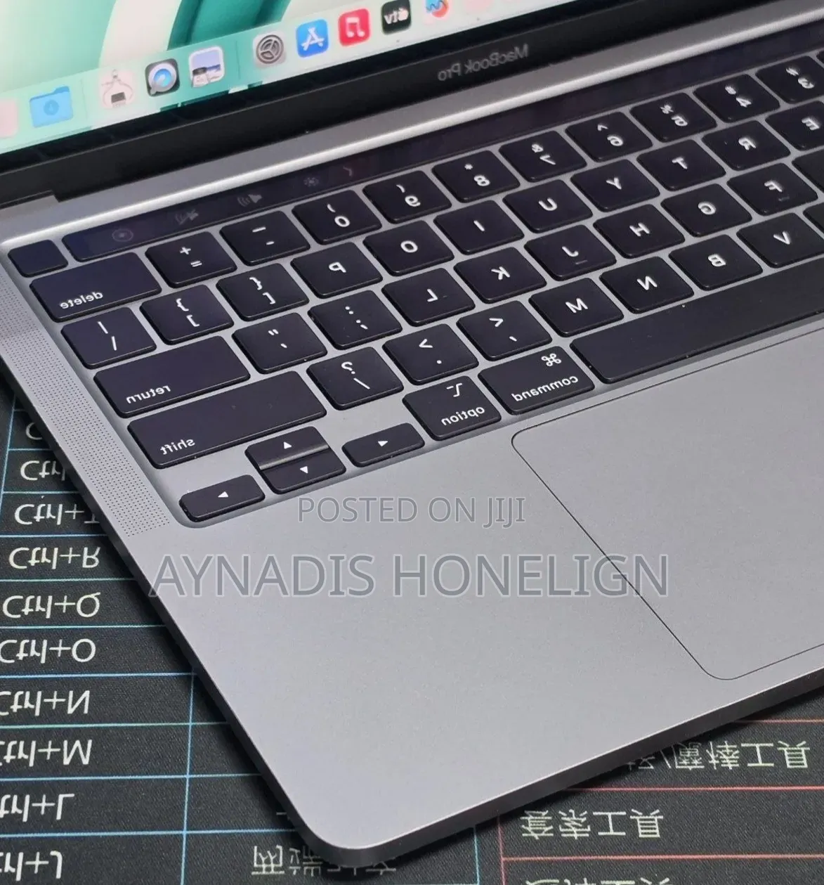 New Laptop Apple MacBook Pro 2022 M2 8GB Apple M2 SSD 256GB