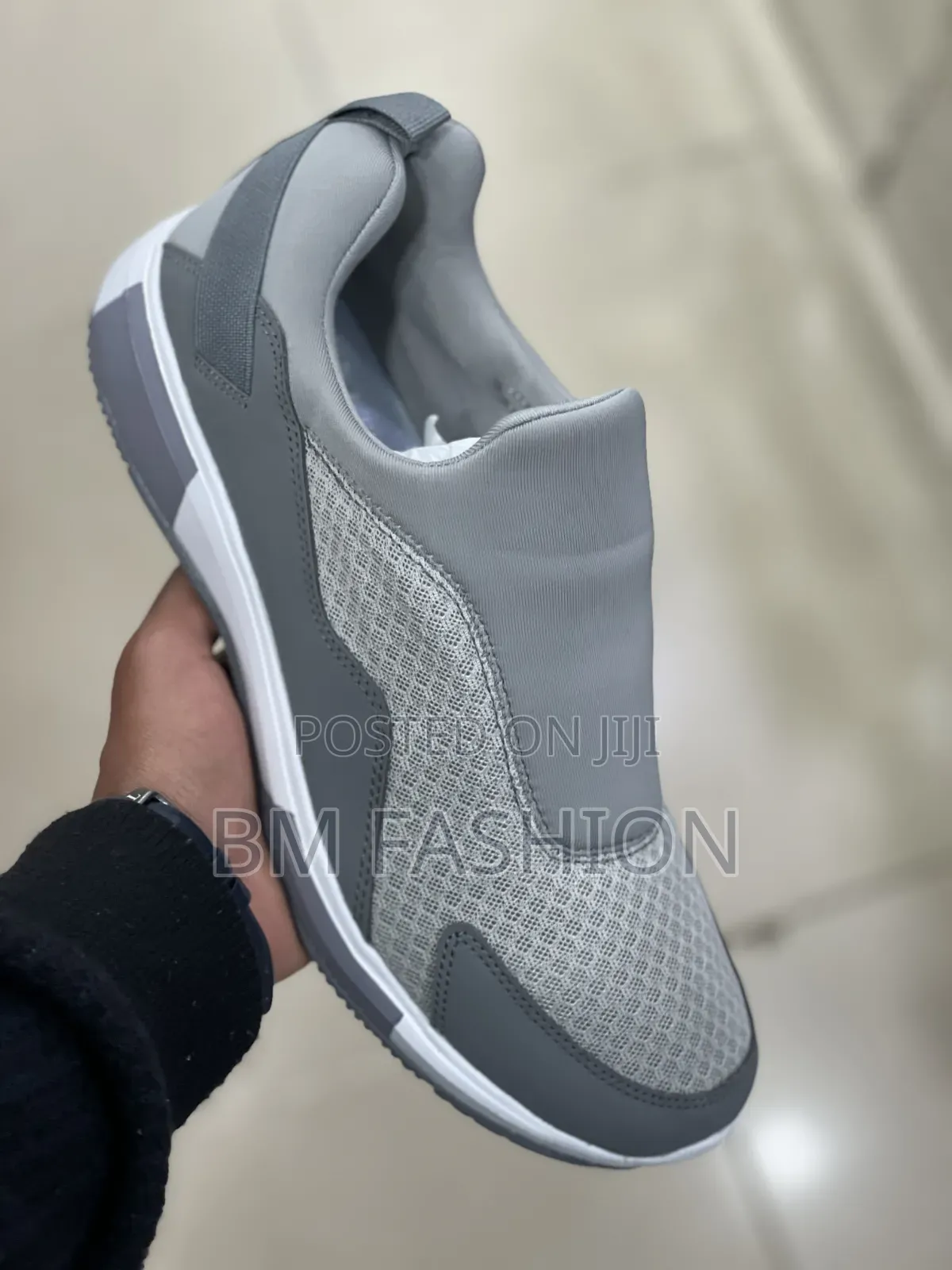Lightweight Gray Dlip-on Casual Shoe Featuring a Breathable Mesh Upper