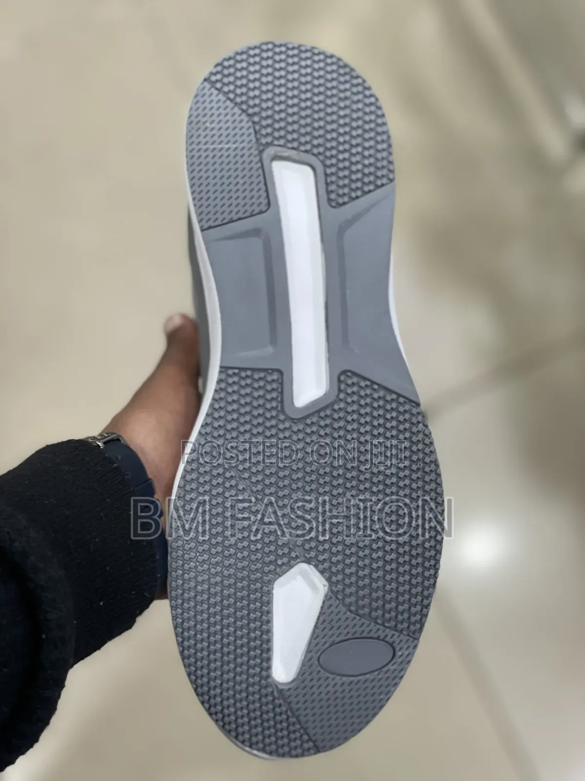 Lightweight Gray Dlip-on Casual Shoe Featuring a Breathable Mesh Upper