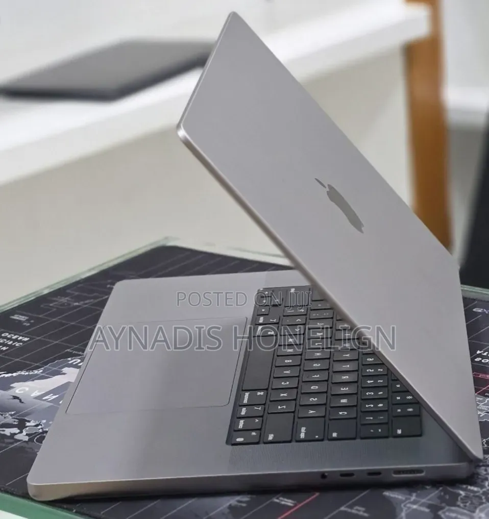 New Laptop Apple MacBook Pro 2023 M2 16GB Apple M2 SSD 512GB