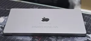 New Laptop Apple MacBook Pro 2023 M2 16GB Apple M2 SSD 512GB