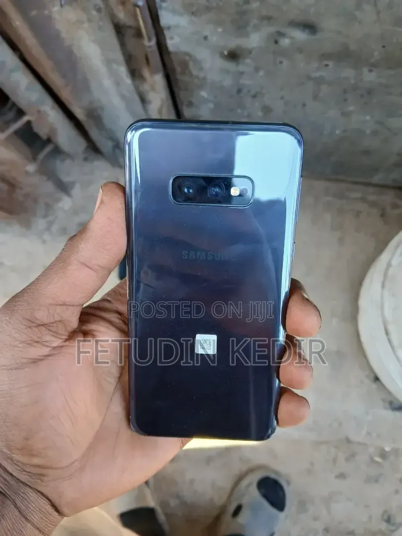 New Samsung Galaxy S10e 128 GB Black