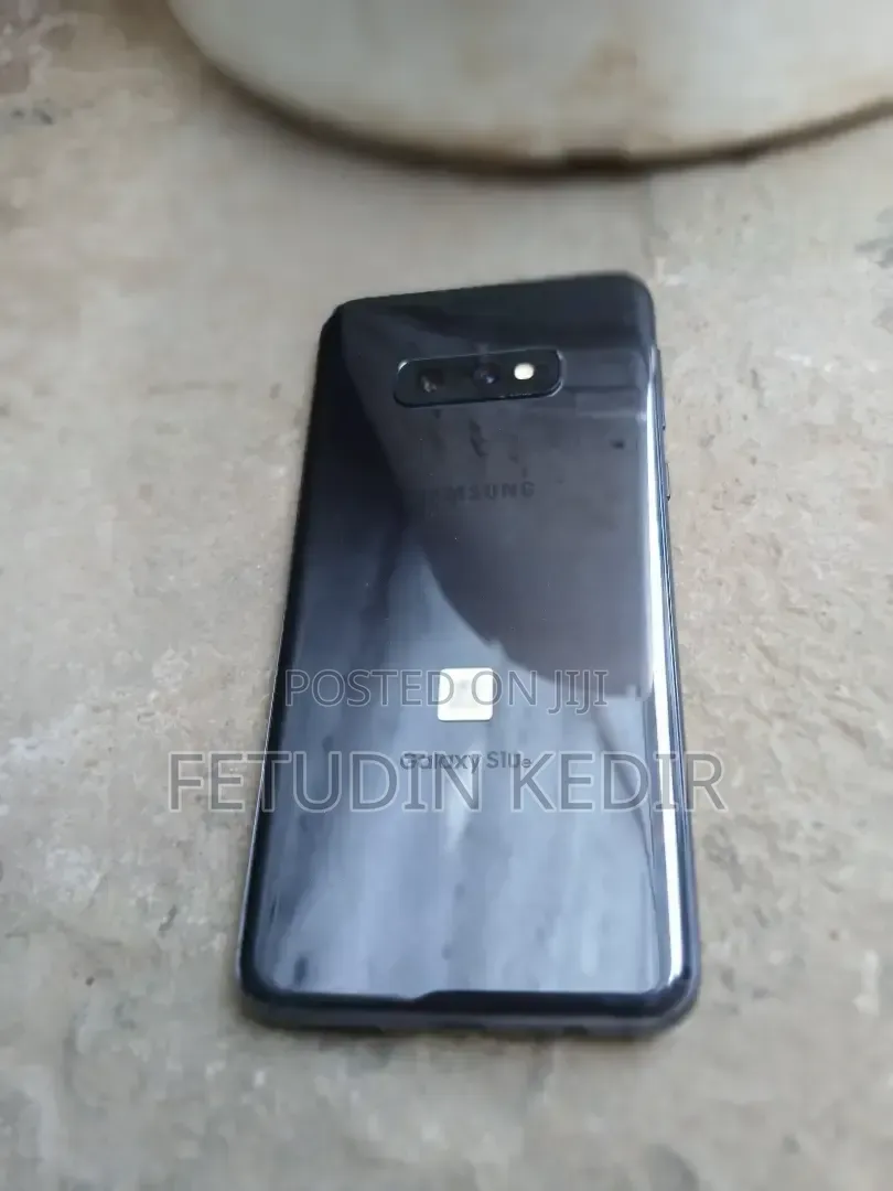 New Samsung Galaxy S10e 128 GB Black