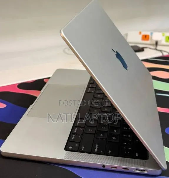 New Laptop Apple MacBook Pro 2021 M1 16GB Apple M1 Pro SSD 512GB