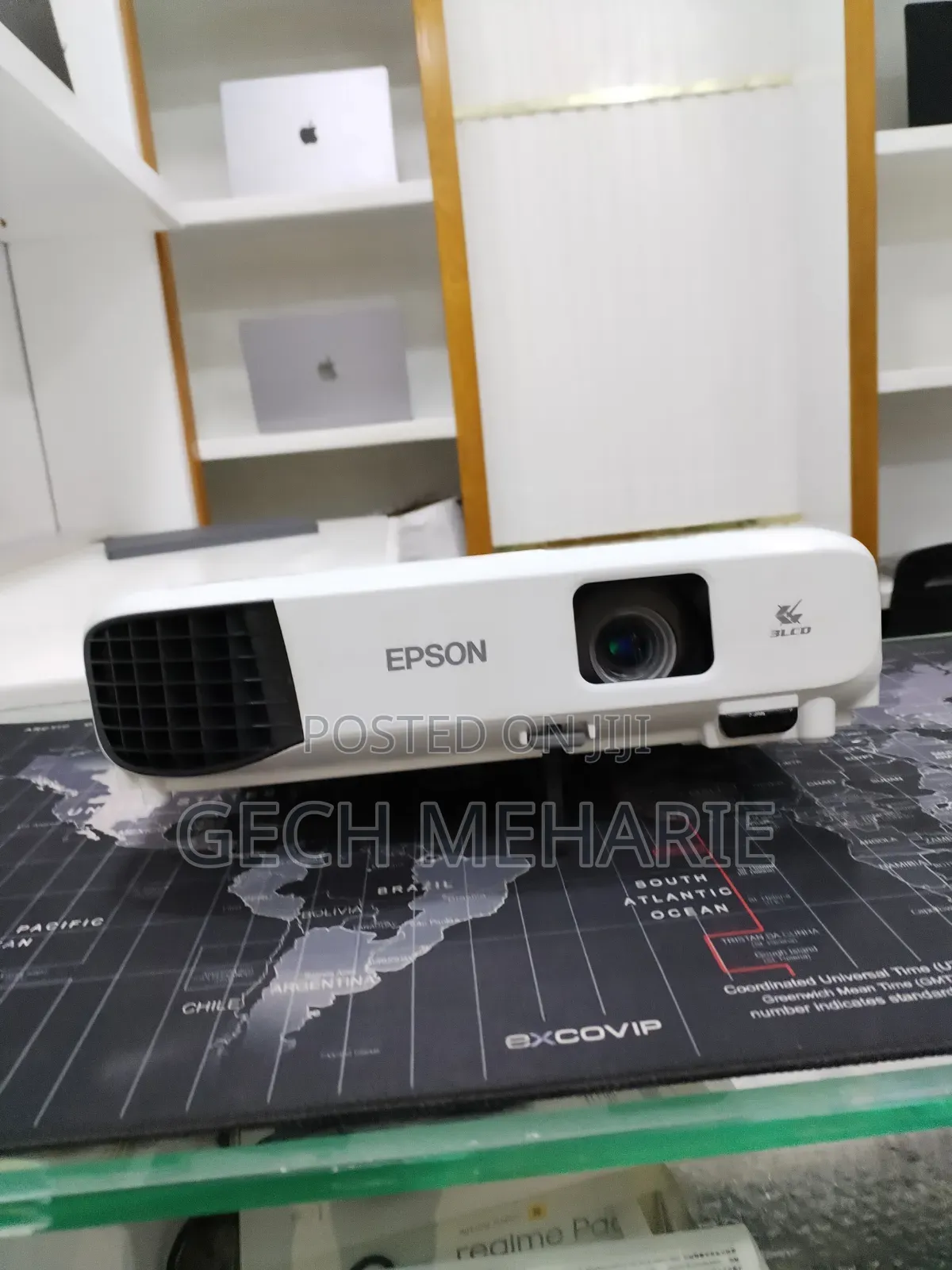Brand New EPSON Projector With Bag , Remote Model Name: EB-E10 Ha
