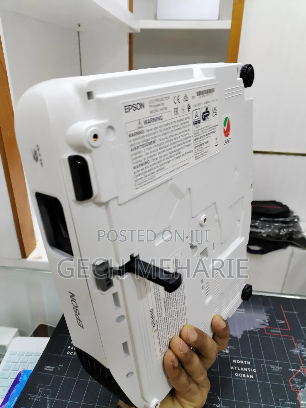Brand New EPSON Projector With Bag , Remote Model Name: EB-E10 Ha