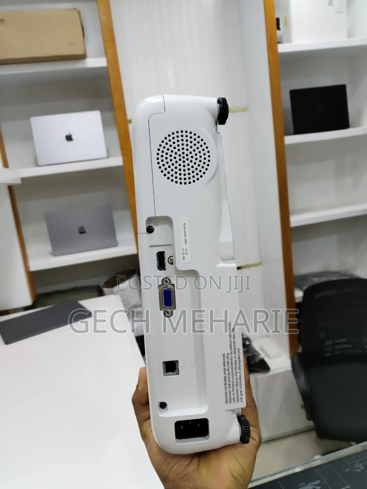 Brand New EPSON Projector With Bag , Remote Model Name: EB-E10 Ha