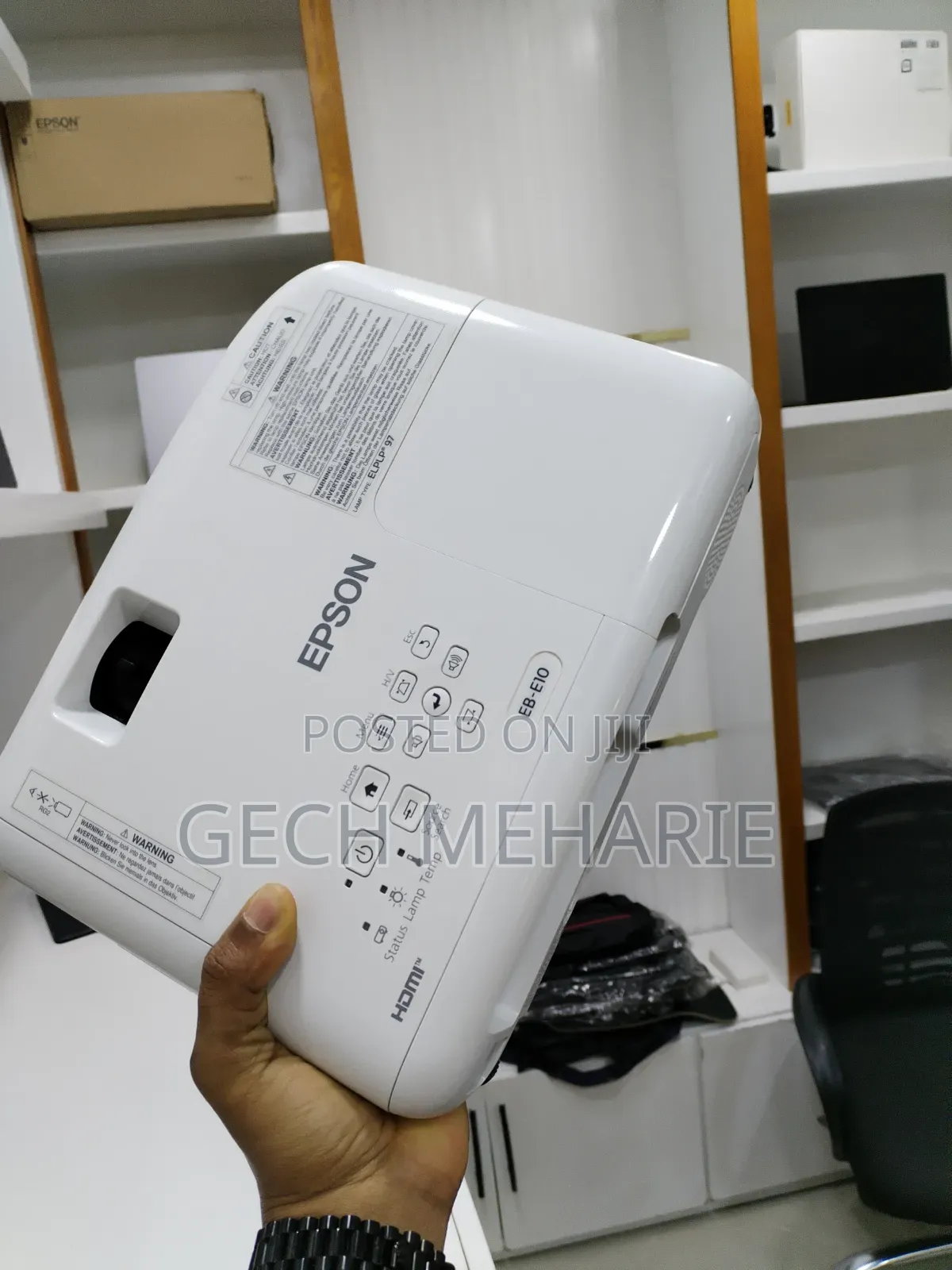 Brand New EPSON Projector With Bag , Remote Model Name: EB-E10 Ha