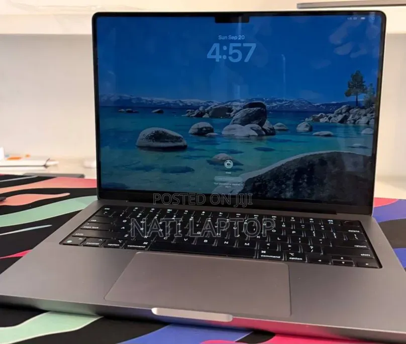 New Laptop Apple MacBook Pro 2023 M3 8GB Apple M3 Pro SSD 512GB