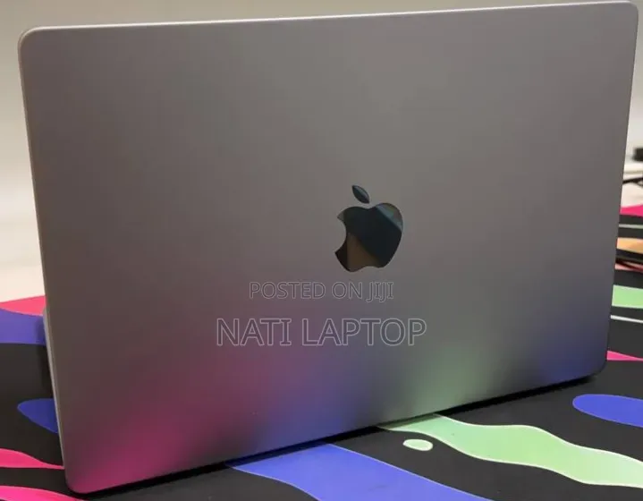 New Laptop Apple MacBook Pro 2023 M3 8GB Apple M3 Pro SSD 512GB