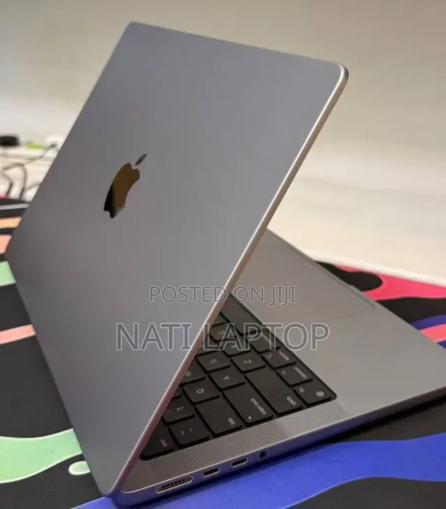 New Laptop Apple MacBook Pro 2023 M3 8GB Apple M3 Pro SSD 512GB