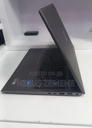 New Laptop HP ZBook Firefly G8 16GB Intel Core i7 SSD 512GB