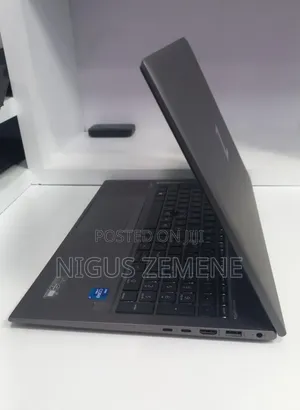 New Laptop HP ZBook Firefly G8 16GB Intel Core i7 SSD 512GB