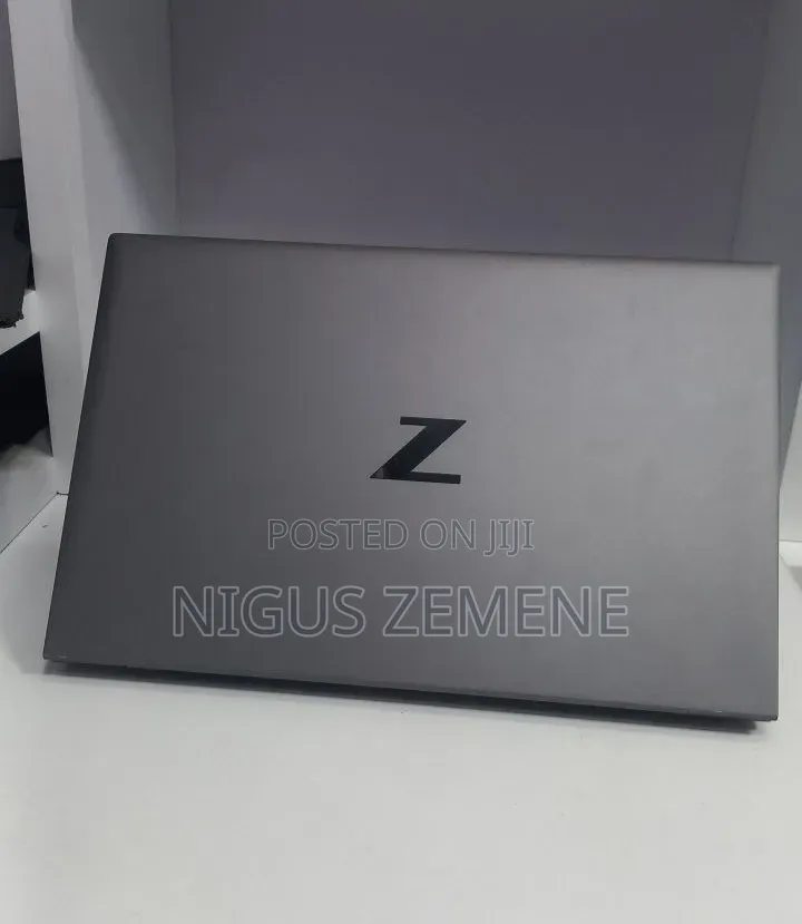 New Laptop HP ZBook Firefly G8 16GB Intel Core i7 SSD 512GB