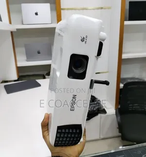 Brand New EPSON Projector With Bag , Remote