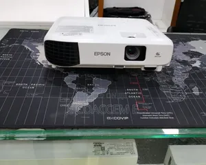 Brand New EPSON Projector With Bag , Remote