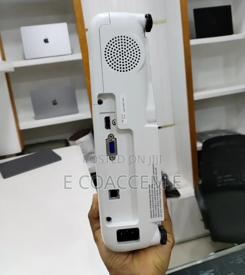 Brand New EPSON Projector With Bag , Remote