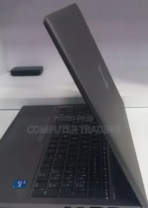 New Laptop HP ZBook Firefly G8 16GB Intel Core i7 SSD 512GB