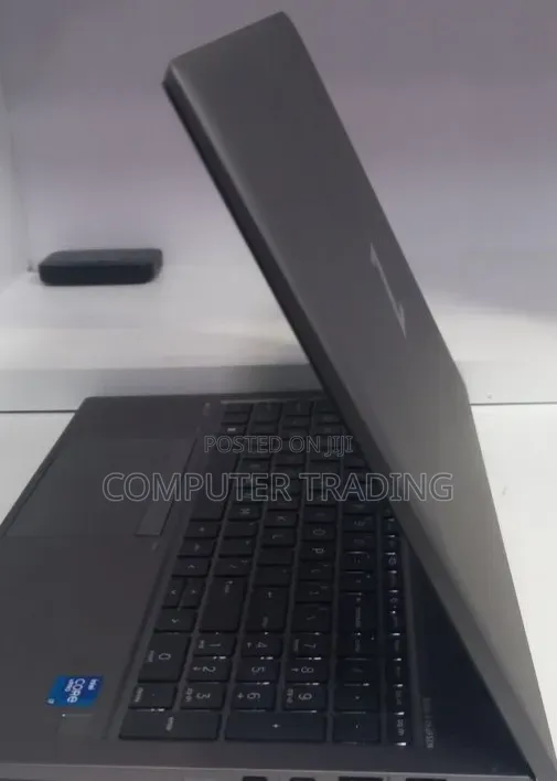 New Laptop HP ZBook Firefly G8 16GB Intel Core i7 SSD 512GB