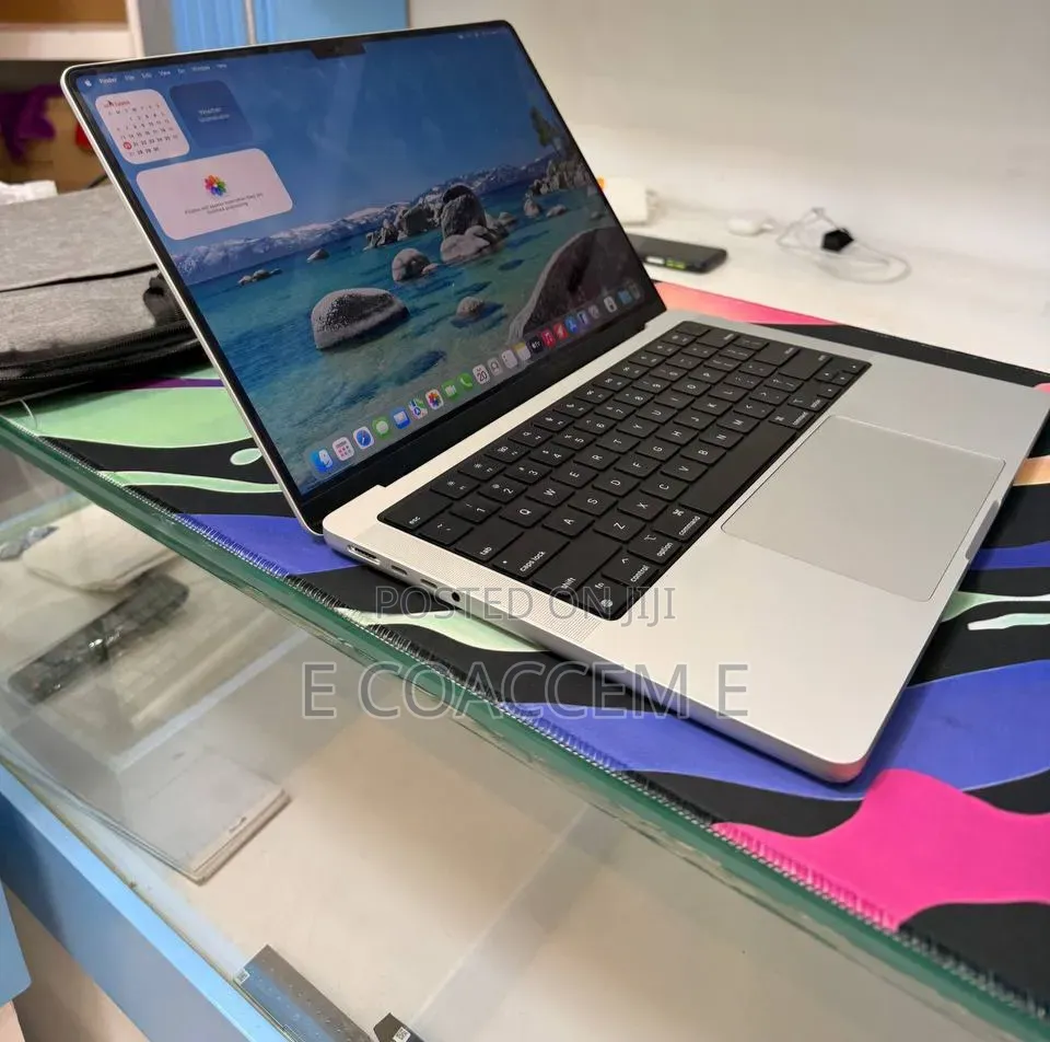 New Laptop Apple MacBook 16GB SSD 512GB