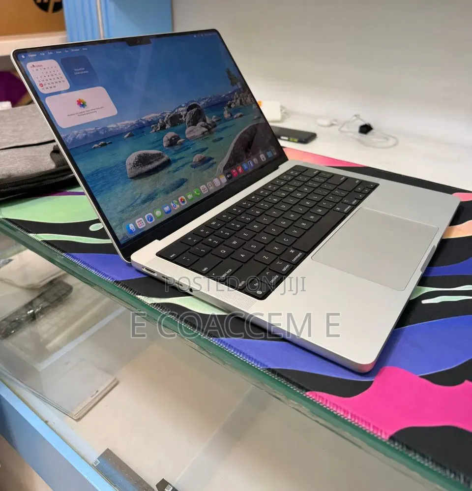 New Laptop Apple MacBook 16GB SSD 512GB