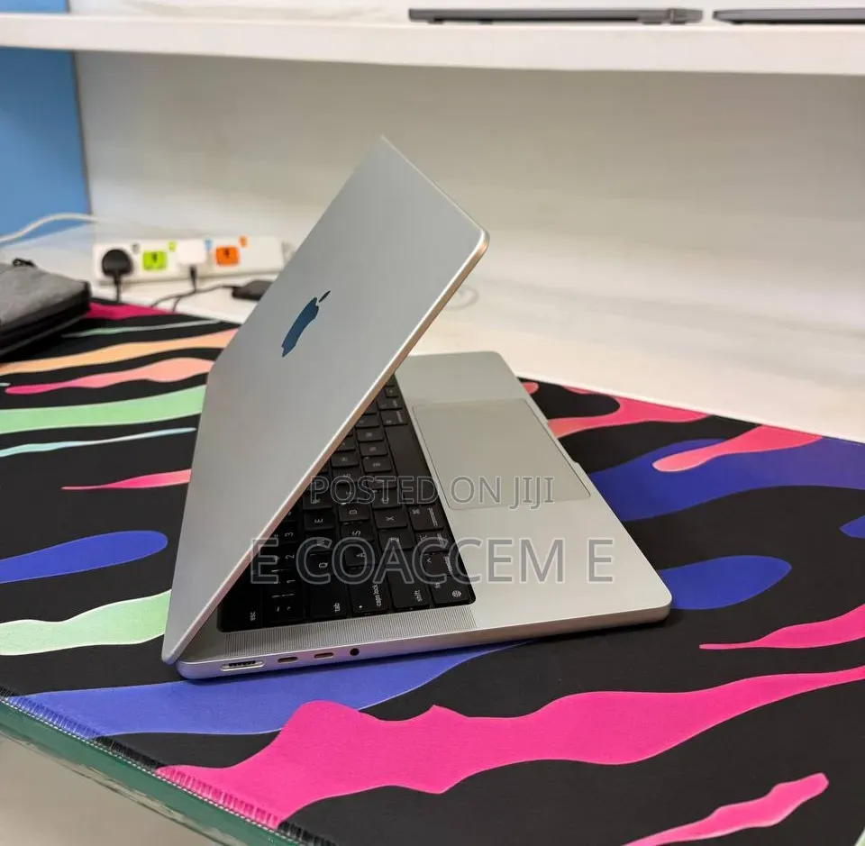 New Laptop Apple MacBook 16GB SSD 512GB