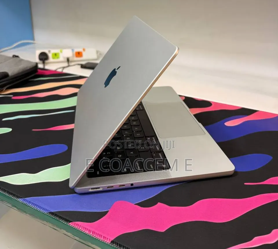 New Laptop Apple MacBook 16GB SSD 512GB