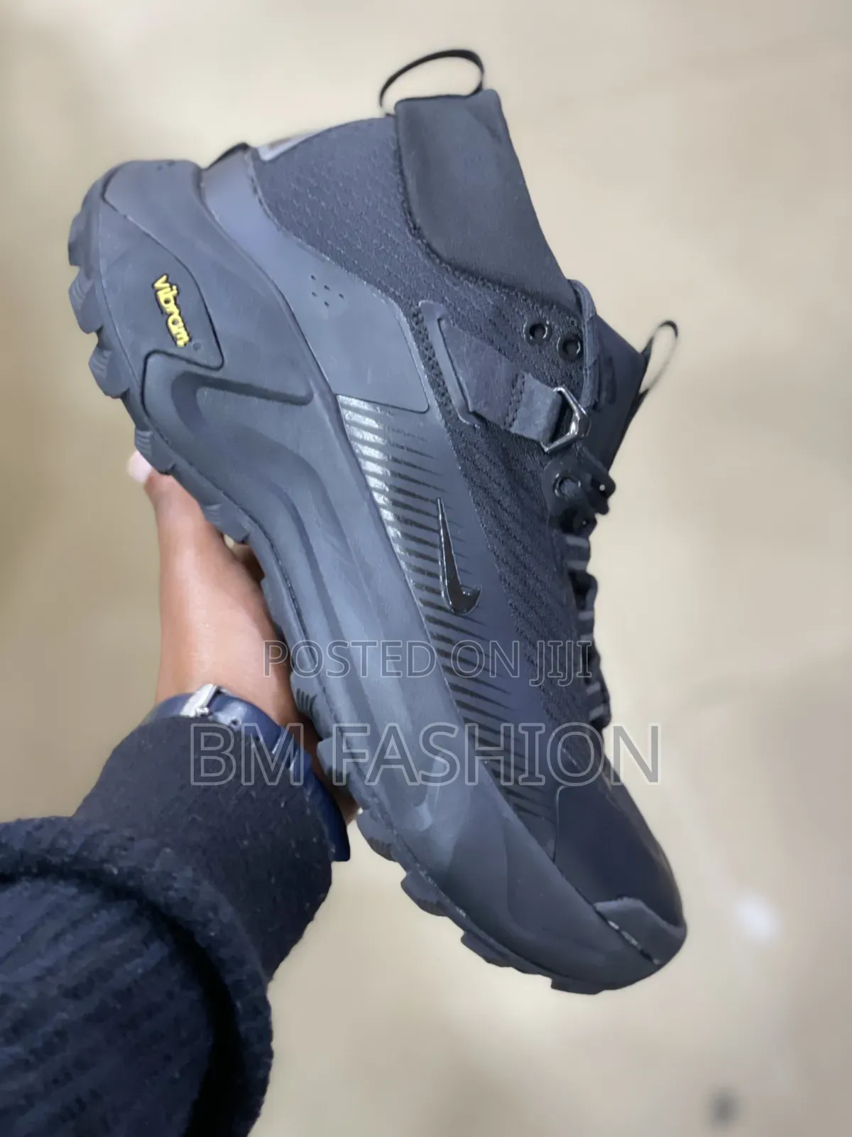 Black Nike ACG Zegama Hike Boot, Featuring a Rugged Vibram Outsole