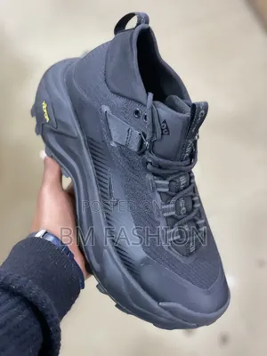 Black Nike ACG Zegama Hike Boot, Featuring a Rugged Vibram Outsole