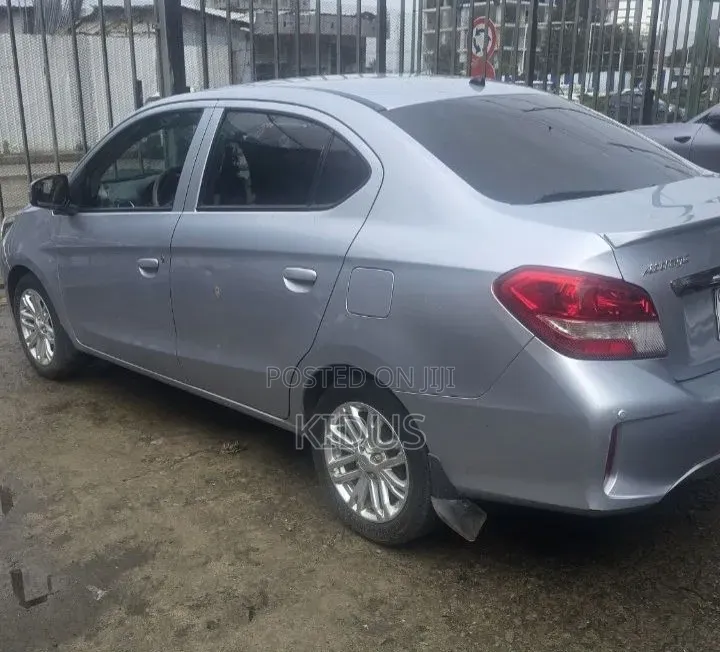 Mitsubishi Attrage 2022 Silver