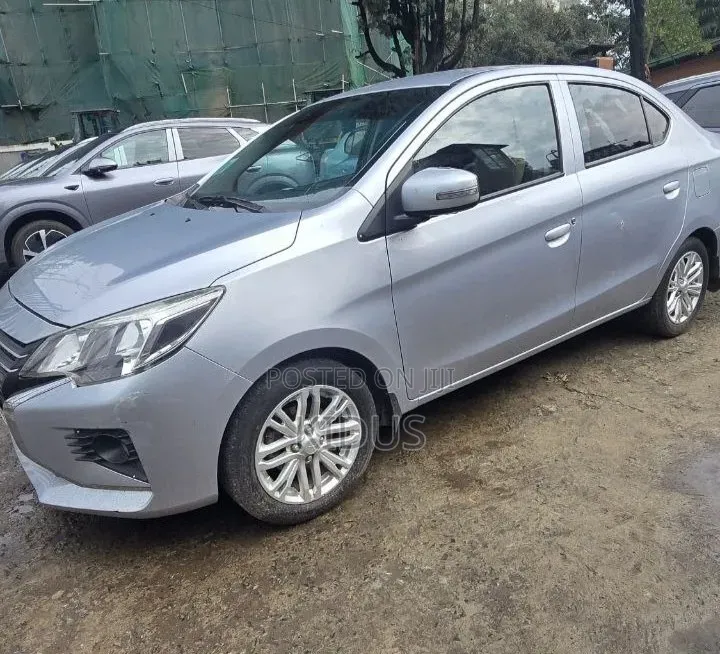 Mitsubishi Attrage 2022 Silver