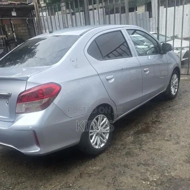Mitsubishi Attrage 2022 Silver