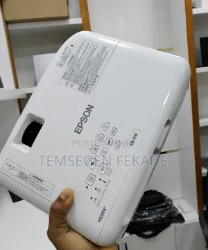 Brand New EPSON Projector With Bag , Remote
