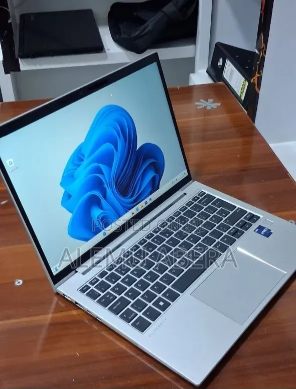 New Laptop HP EliteBook 840 G10 16GB Intel Core i5 SSD 512GB