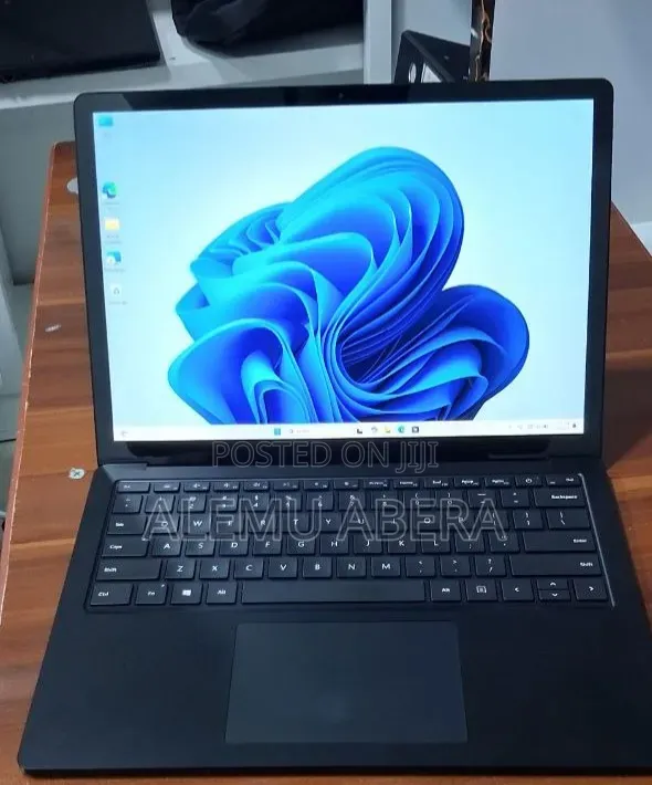 New Laptop Microsoft Surface Laptop 3 16GB Intel Core i5 SSD 256GB